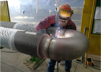welding steel pipes tochether with pipe fittings
